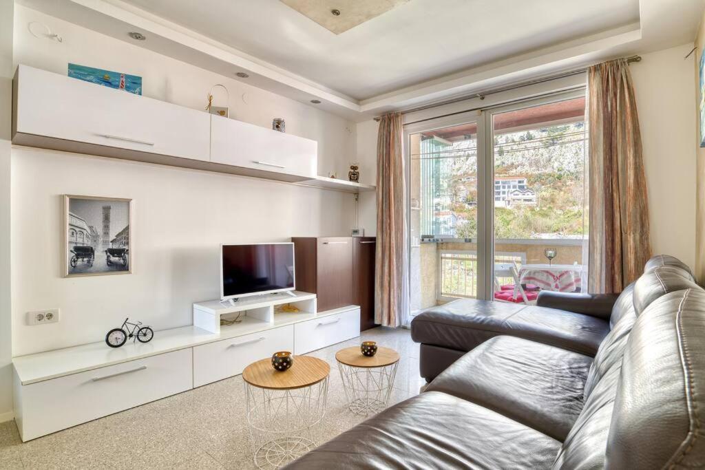 Cozy Nest Apartment- Central And Seaboard With Elevator 코토르 외부 사진