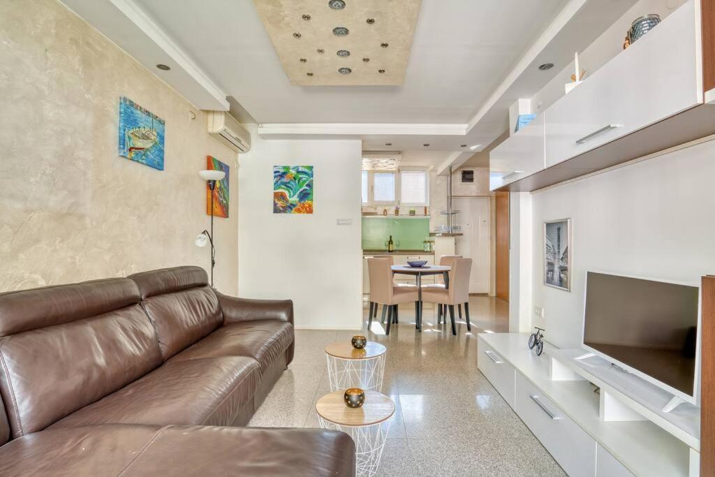 Cozy Nest Apartment- Central And Seaboard With Elevator 코토르 외부 사진