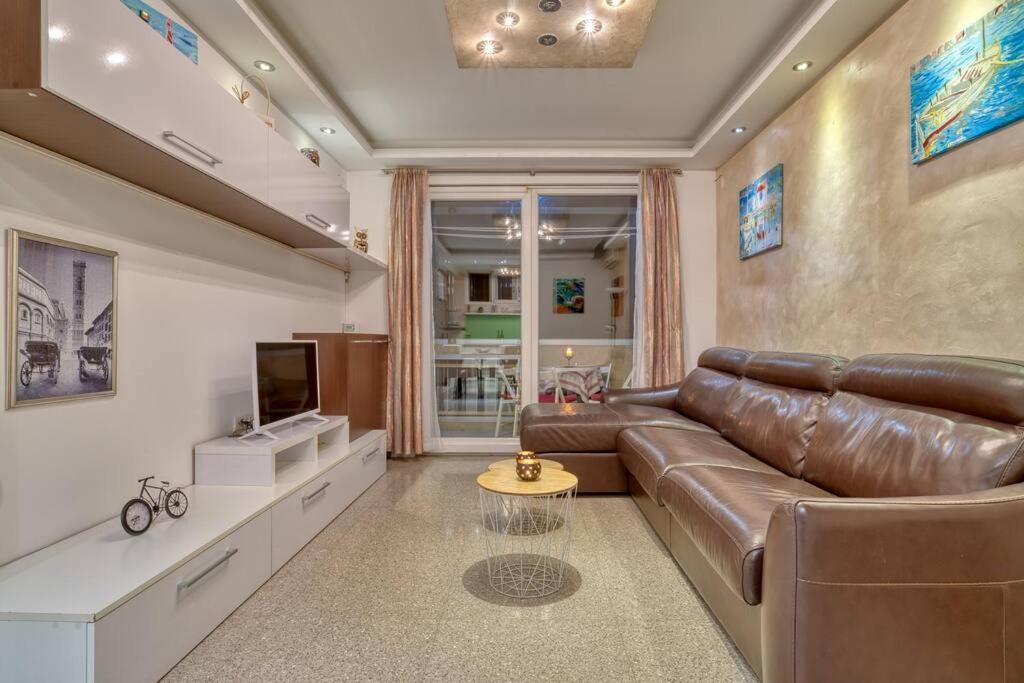 Cozy Nest Apartment- Central And Seaboard With Elevator 코토르 외부 사진