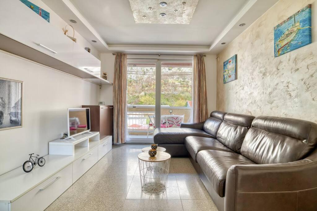 Cozy Nest Apartment- Central And Seaboard With Elevator 코토르 외부 사진