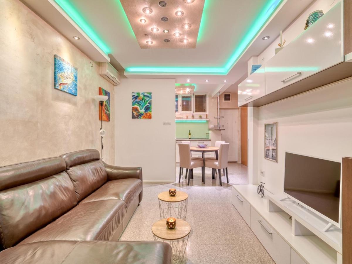 Cozy Nest Apartment- Central And Seaboard With Elevator 코토르 외부 사진