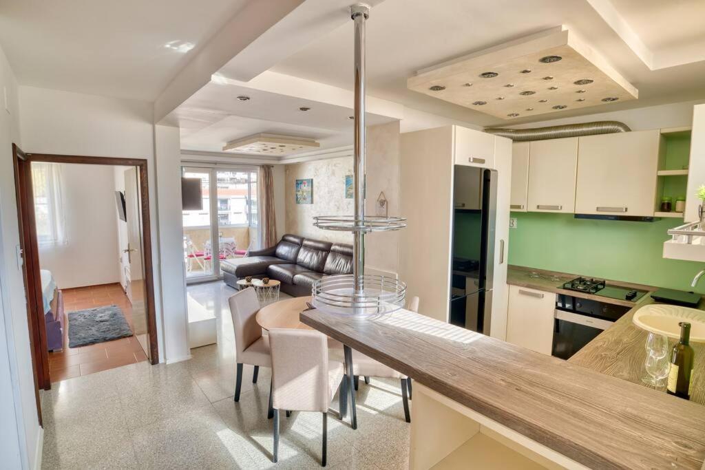 Cozy Nest Apartment- Central And Seaboard With Elevator 코토르 외부 사진