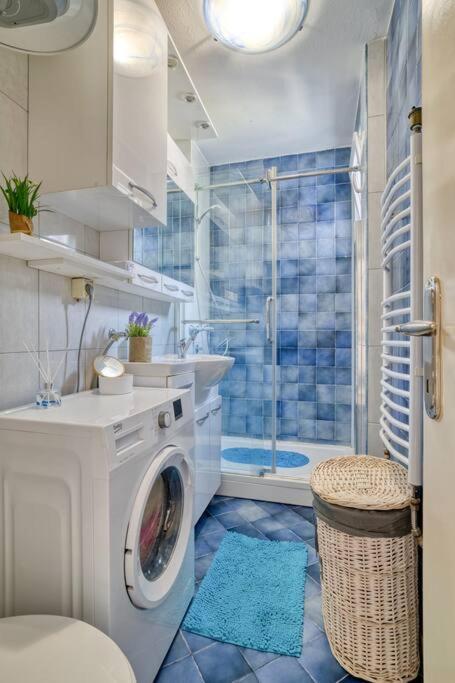 Cozy Nest Apartment- Central And Seaboard With Elevator 코토르 외부 사진